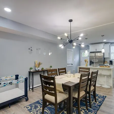 Dog-Friendly Washington, Dc, Home With Deck And Yard